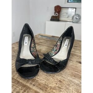 American Eagle Black Textured Peep Toe Bow Block Heel Pumps Womens Size 7.5